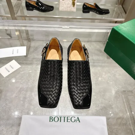 ボッテガ ヴェネタ ビジネスシューズ