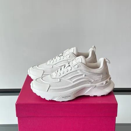 ヴァレンティノ スニーカー