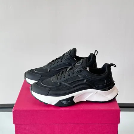 ヴァレンティノ スニーカー
