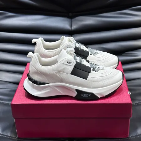 ヴァレンティノ スニーカー