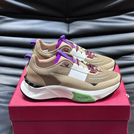 ヴァレンティノ スニーカー