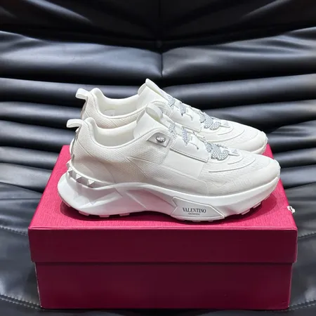 ヴァレンティノ スニーカー