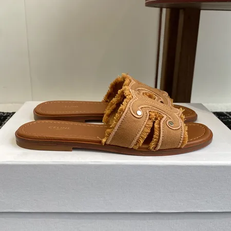 セリーヌ スリッパ
