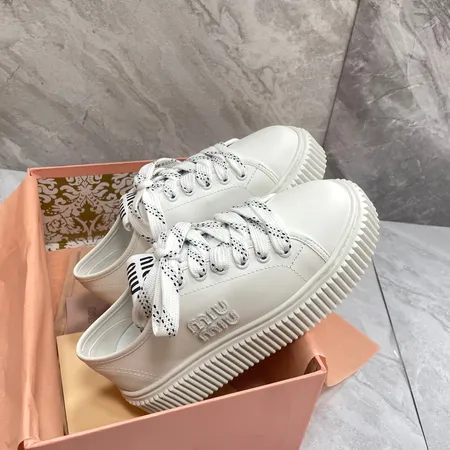 ミュウミュウ カジュアルシューズ