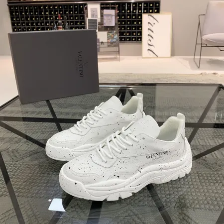 ヴァレンティノ スニーカー