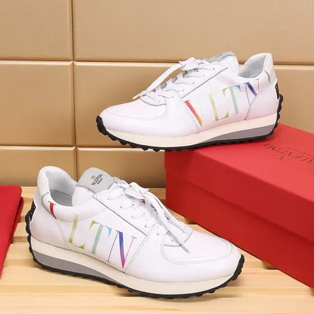 ヴァレンティノ スニーカー