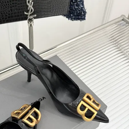 バレンシアガ サンダル