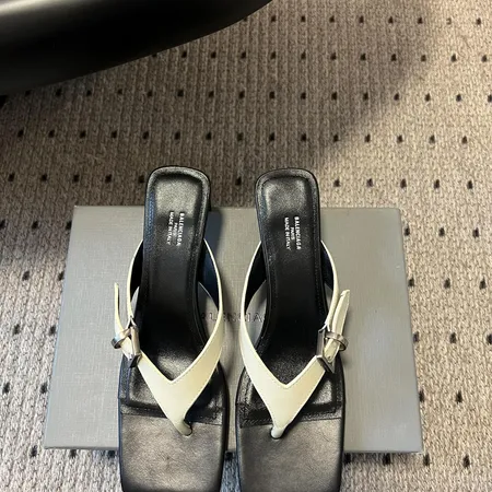 バレンシアガ サンダル