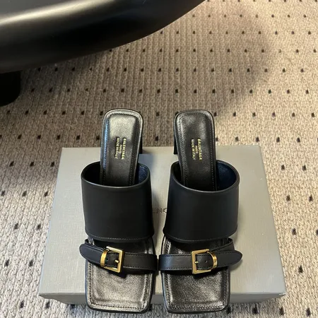 バレンシアガ サンダル