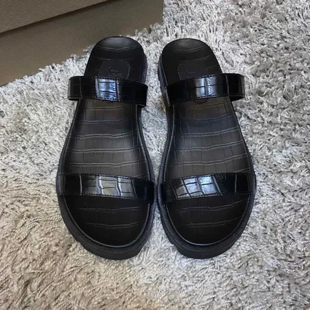 クリスチャン・ルブタン スリッパ