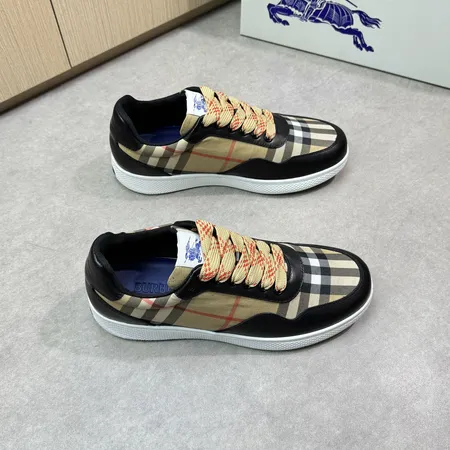 バーバリー ス カジュアルシューズ