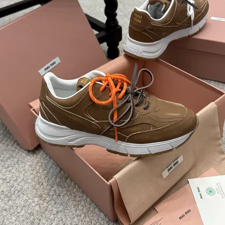 ミュウミュウ スニーカー