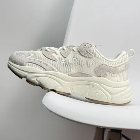 フィラ スニーカー