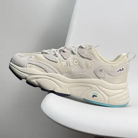 フィラ スニーカー
