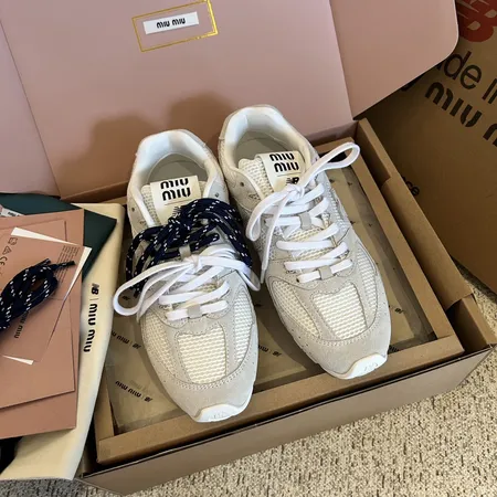 ミュウミュウ スニーカー