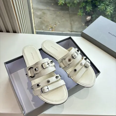 バレンシアガ スリッパ