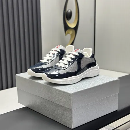 プラダ スニーカー