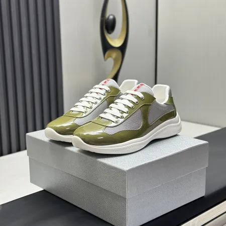 プラダ スニーカー