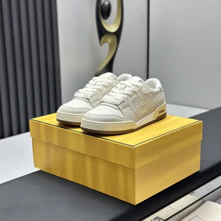 フェンディ カジュアルシューズ