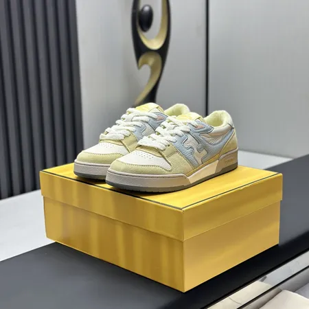 フェンディ カジュアルシューズ