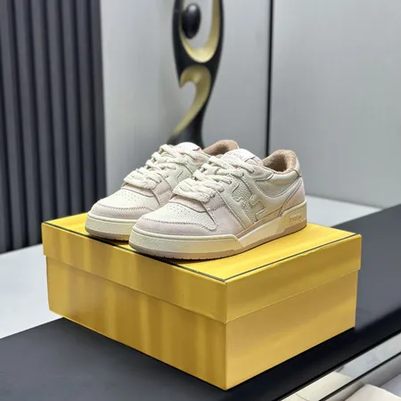 フェンディ カジュアルシューズ