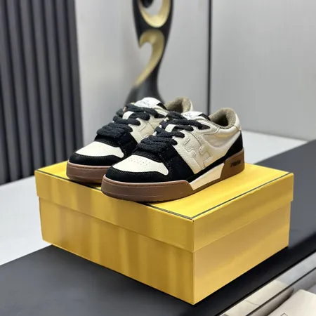 フェンディ カジュアルシューズ