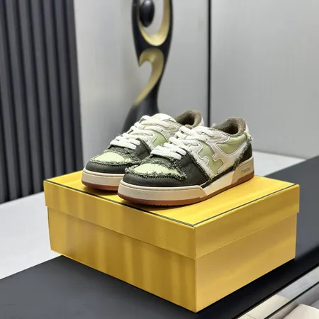 フェンディ カジュアルシューズ