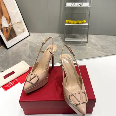 ヴァレンティノ サンダル