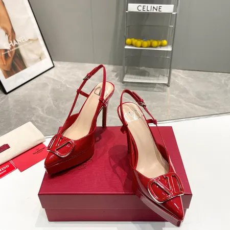 ヴァレンティノ サンダル