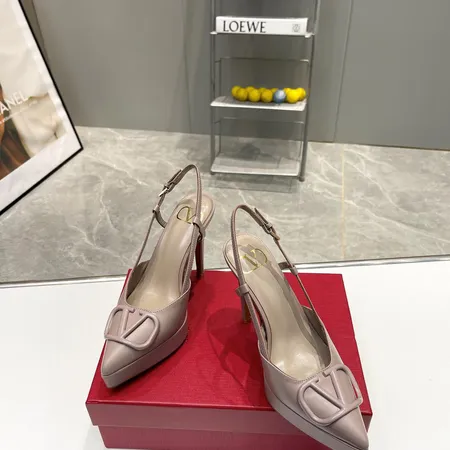 ヴァレンティノ サンダル