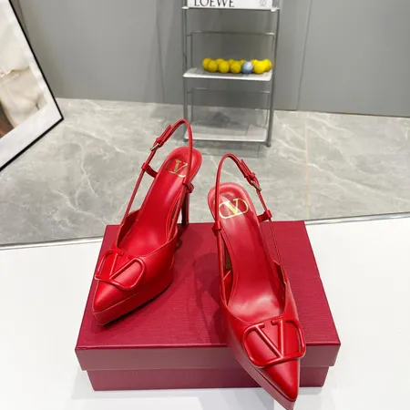 ヴァレンティノ サンダル