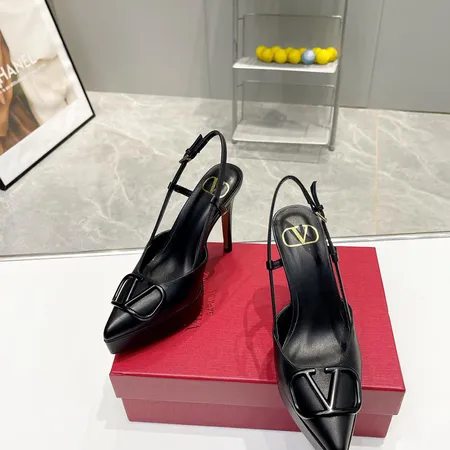 ヴァレンティノ サンダル