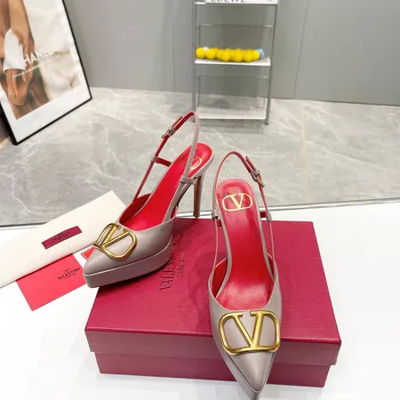 ヴァレンティノ サンダル