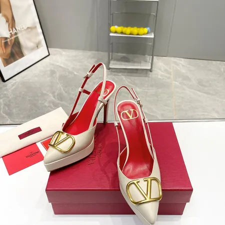 ヴァレンティノ サンダル