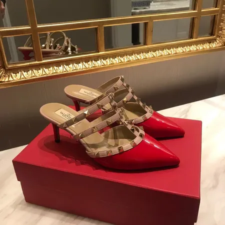 ヴァレンティノ サンダル