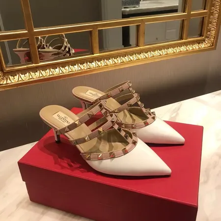 ヴァレンティノ サンダル