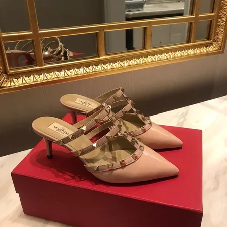 ヴァレンティノ サンダル