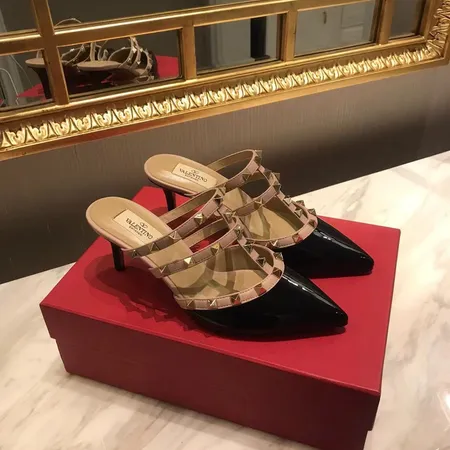 ヴァレンティノ サンダル