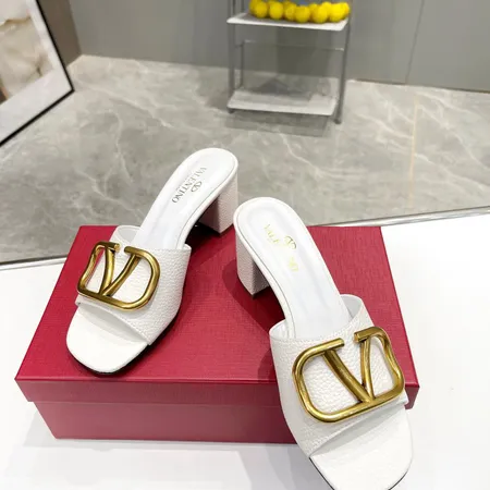 ヴァレンティノ サンダル