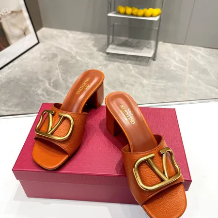 ヴァレンティノ サンダル