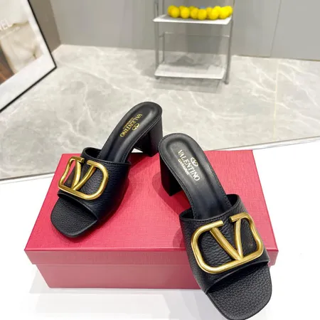 ヴァレンティノ サンダル