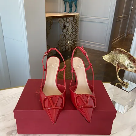 ヴァレンティノ サンダル