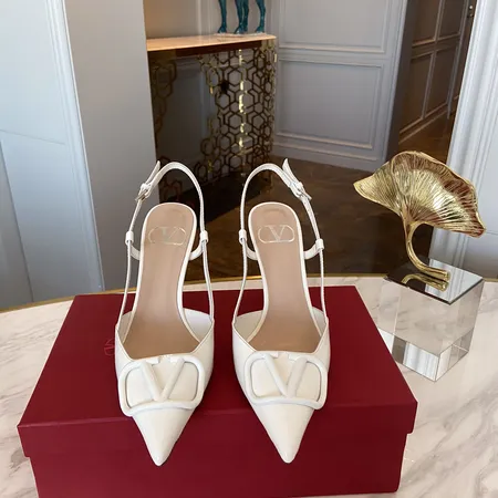 ヴァレンティノ サンダル