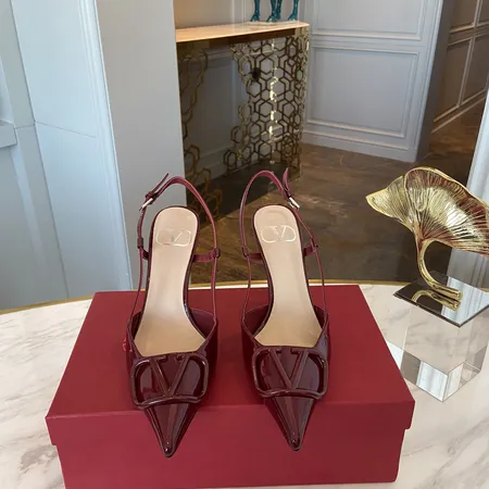 ヴァレンティノ サンダル