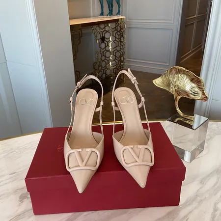 ヴァレンティノ サンダル