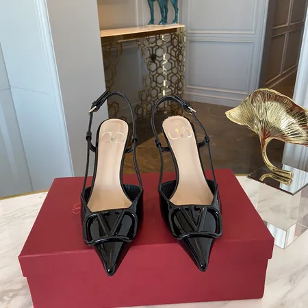 ヴァレンティノ サンダル