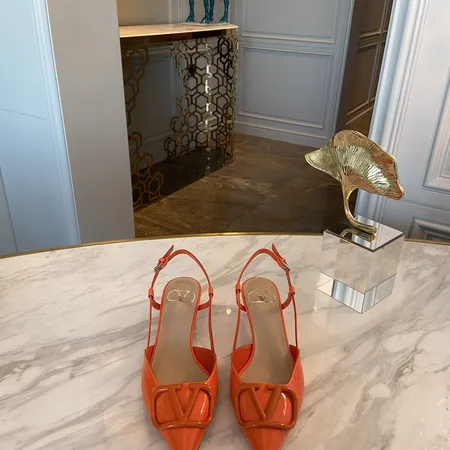 ヴァレンティノ サンダル