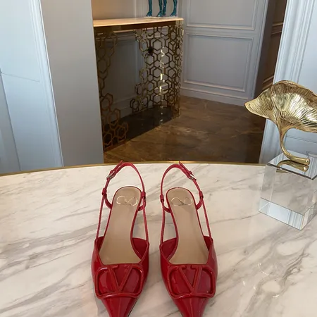 ヴァレンティノ サンダル