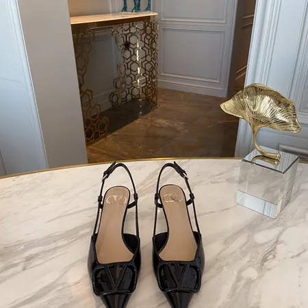 ヴァレンティノ サンダル