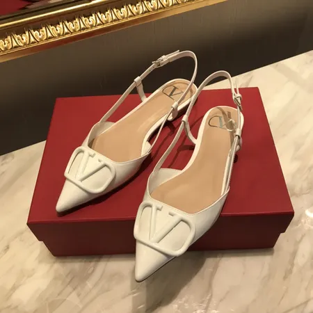 ヴァレンティノ サンダル